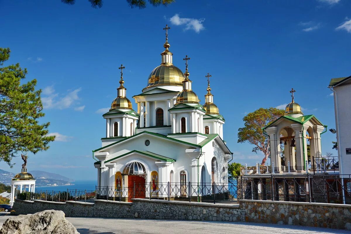 какие храмы в крыму. какие храмы в крыму. форосский храм в крыму. форосская церковь байдарские ворота. форосская церковь храм воскресения христова.