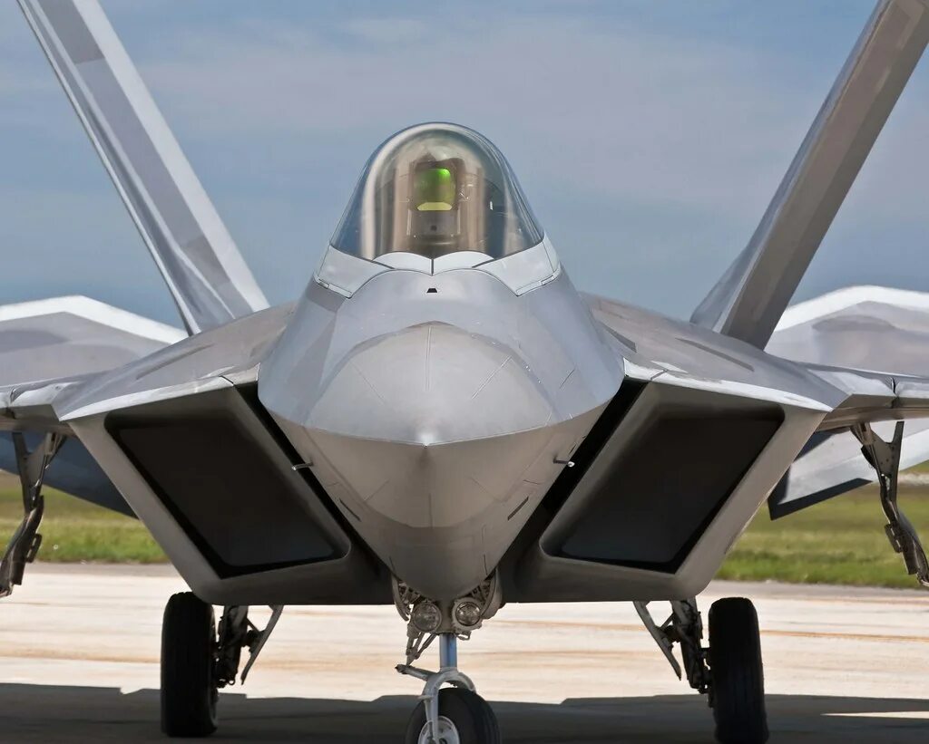 Поколение истребителей сша. F22 Raptor. F 35 Raptor. Ф-22 Раптор. Самолёт ф 22 Раптор.