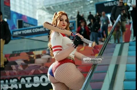 Abigaiil Morris Cosplay Harley Quinn New York Comic Con 2019