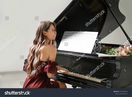 My sister plays the piano well