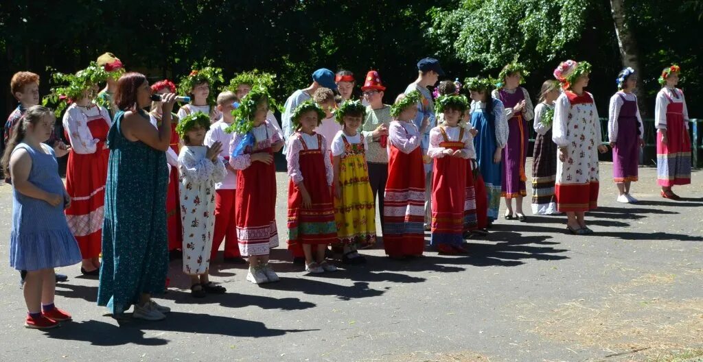 Семик праздник когда празднуется в 2025. Семик троица праздник. семик праздник на руси. народное гулянье в семик перов.