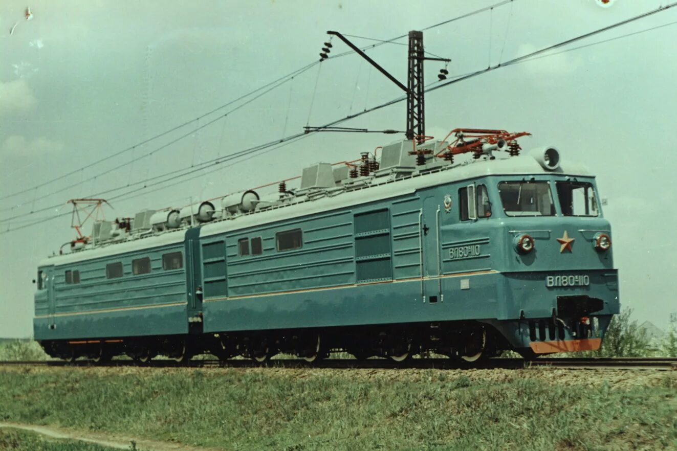 Двухсекционный электровоз. Вл80 электровоз локомотивы. Вл80с НЭВЗ. СССР И поезда вл80. Советский тепловоз вл80.