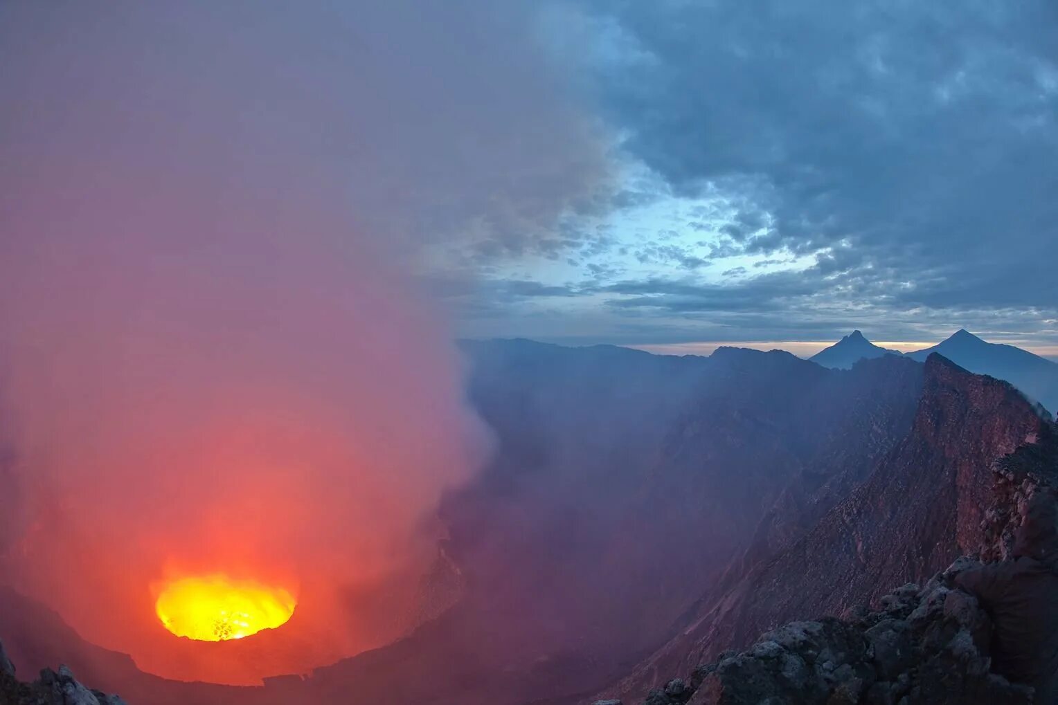 Вулкан дискавери. Вулкан Карисимби. Гора Карисимби. Килиманджаро, Камерун, Карисимби. Вулканы: Килиманджаро, Камерун, Карисимби.