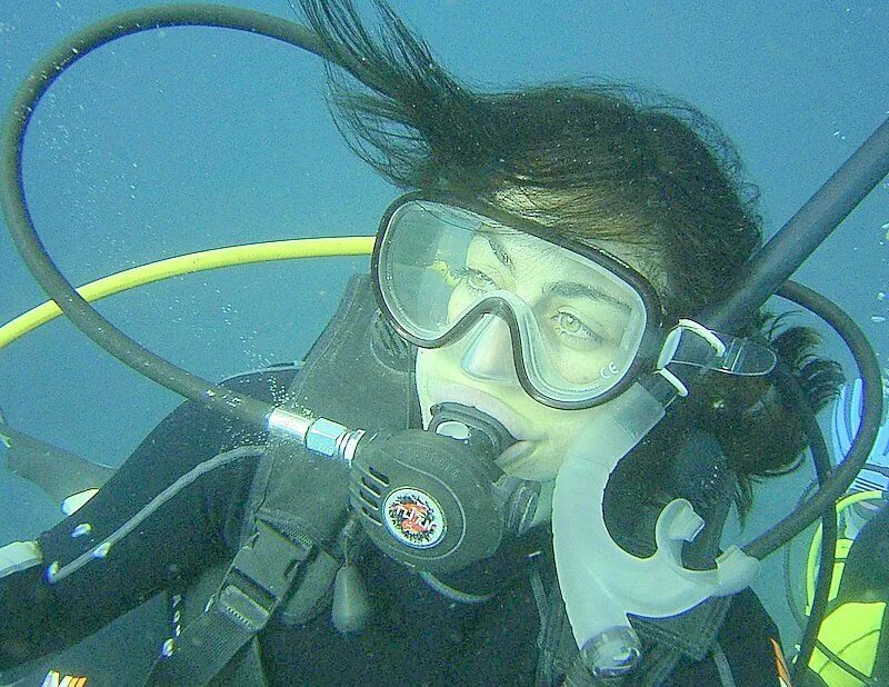 Женщина в акваланге. Подводные маски девушки. Маска "водолаз". Маска под водой. Маска водяной видео