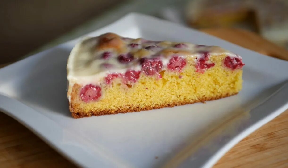 малиновый пирог со сметанной заливкой. пирог с малиной и сметанной заливкой. малиновый пирог со сметанной заливкой. цветаевский малиновый пирог. малиновый пирог со сметанной заливкой.