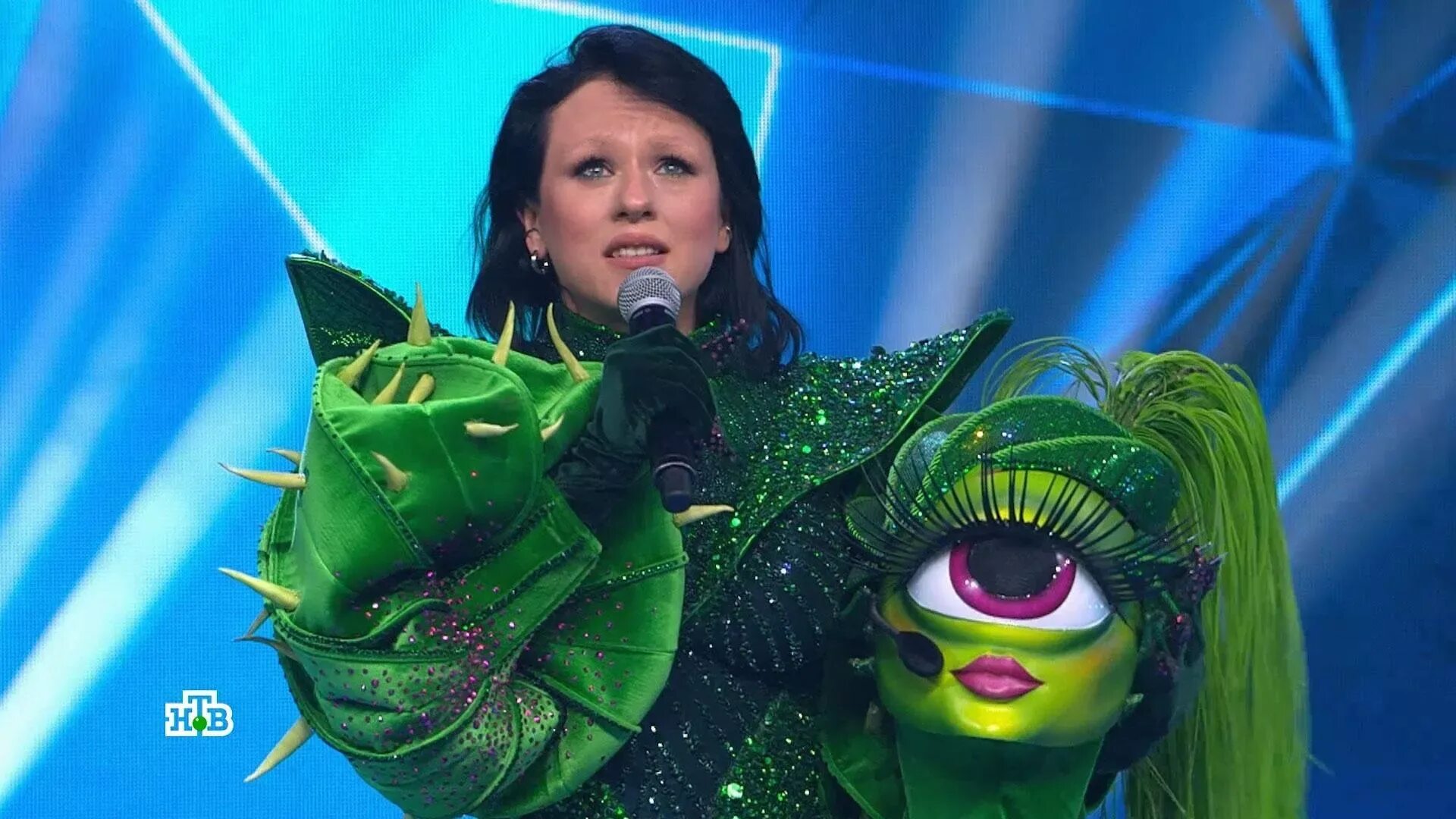 Кто был в маске кактуса в шоу. Маска морского царя. The masked singer кактус. Кто был в маске кактуса в шоу. Кто был в маске кактуса в шоу.