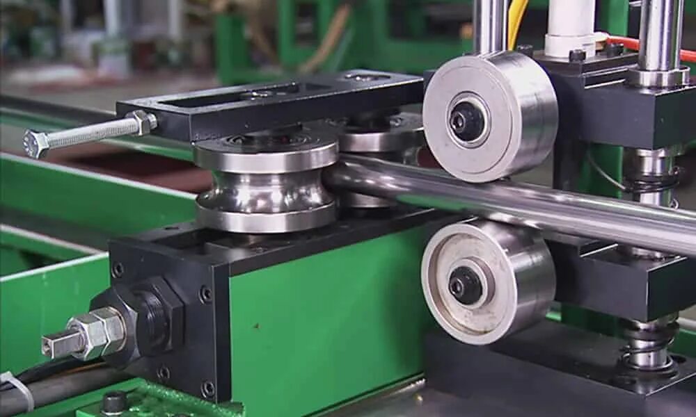 Piping machine