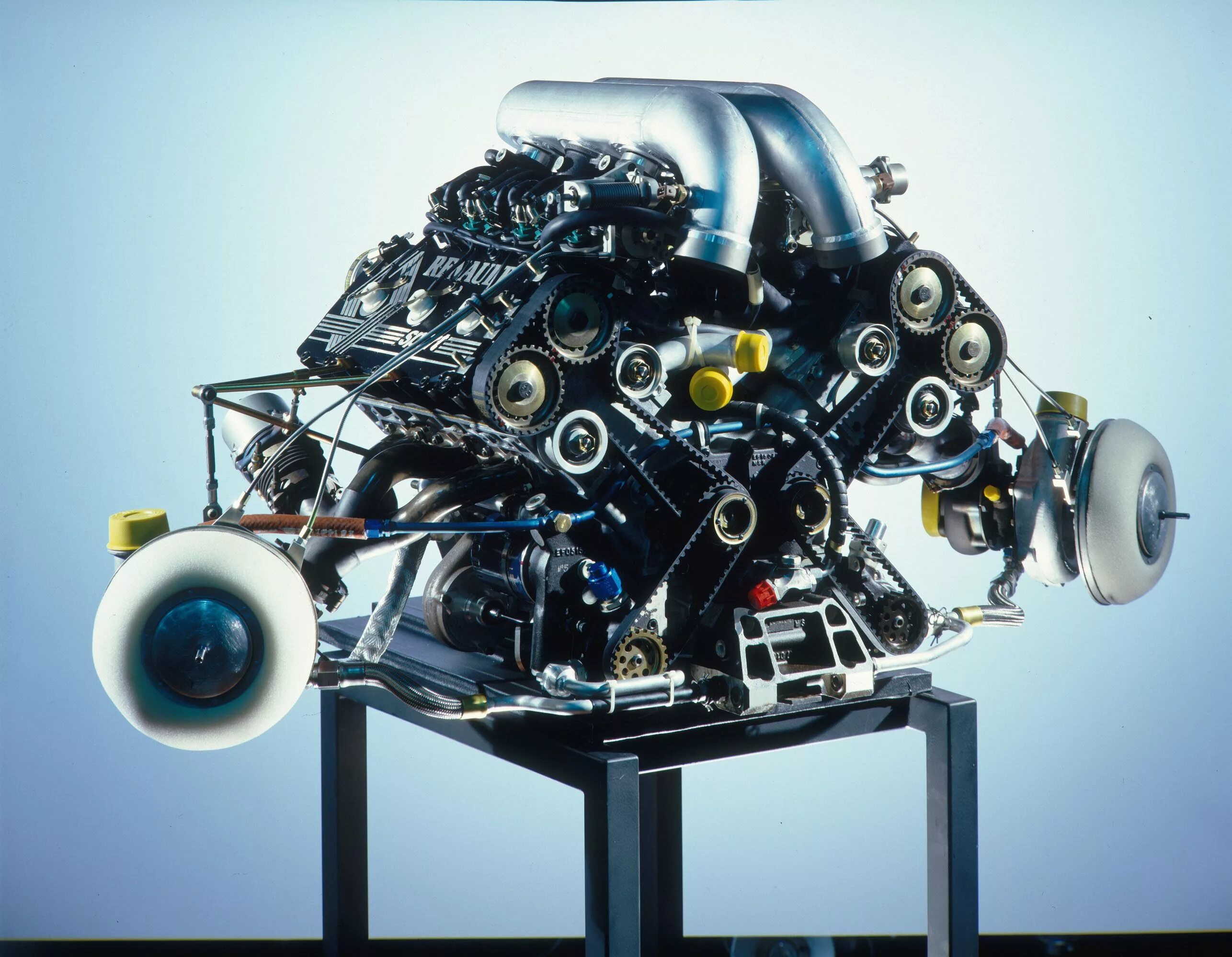 Автомобиля v 1. Renault f1 engine. Рено с двигателем v6. F1 v6. V6 Turbo.