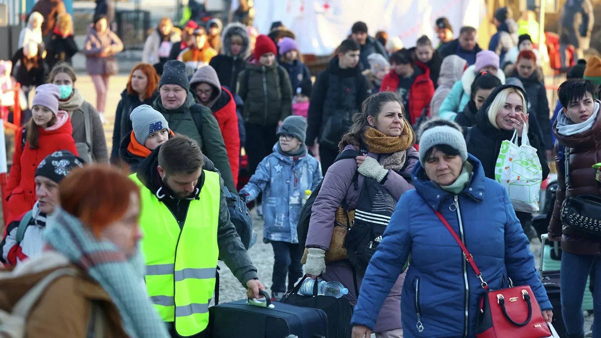 Россия приняла беженцев. Беженцы с Украины в Германии 2022. Украинские беженцы в Польше 2022. Укаринские беженки в Германии. Украинские беженцы в ЕС.