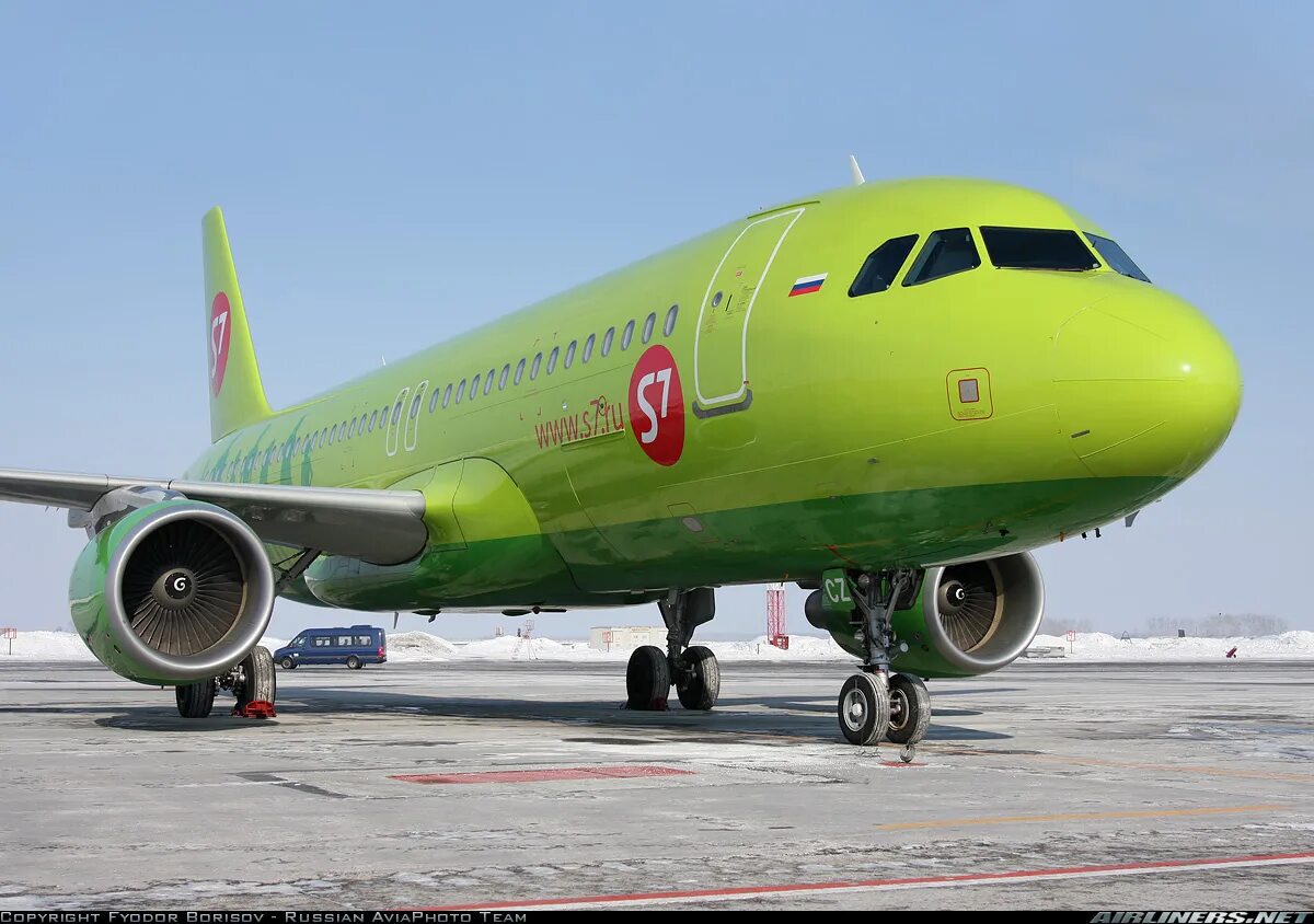 Зе севен. Самолёты авиакомпании s7 Airlines. Airbus a320 s7 Домодедово. Самолет Джей Севен. Авиакомпания s7 Airlines парк самолетов.