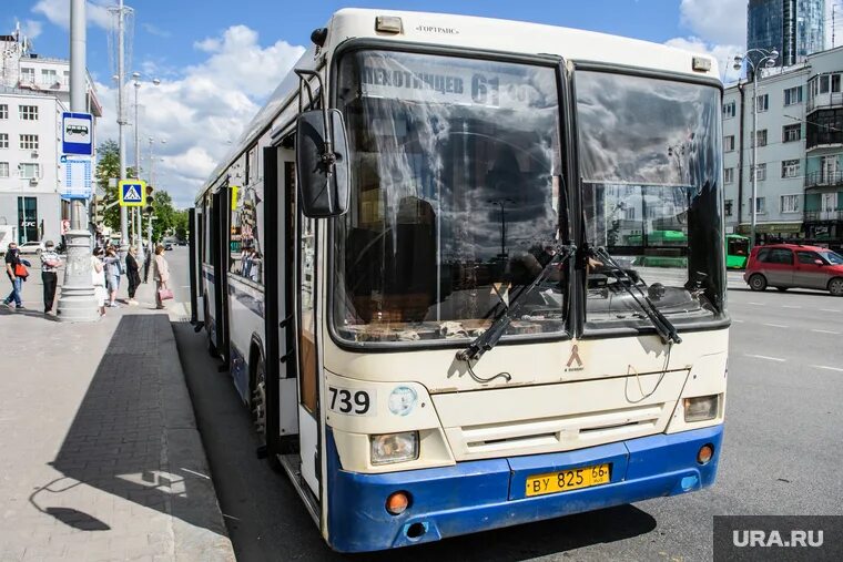 Екб 61 автобус. Емуп гортранс. 61 автобус екатеринбург. екатеринбург автобус гортранс. емуп гортранс екатеринбург.