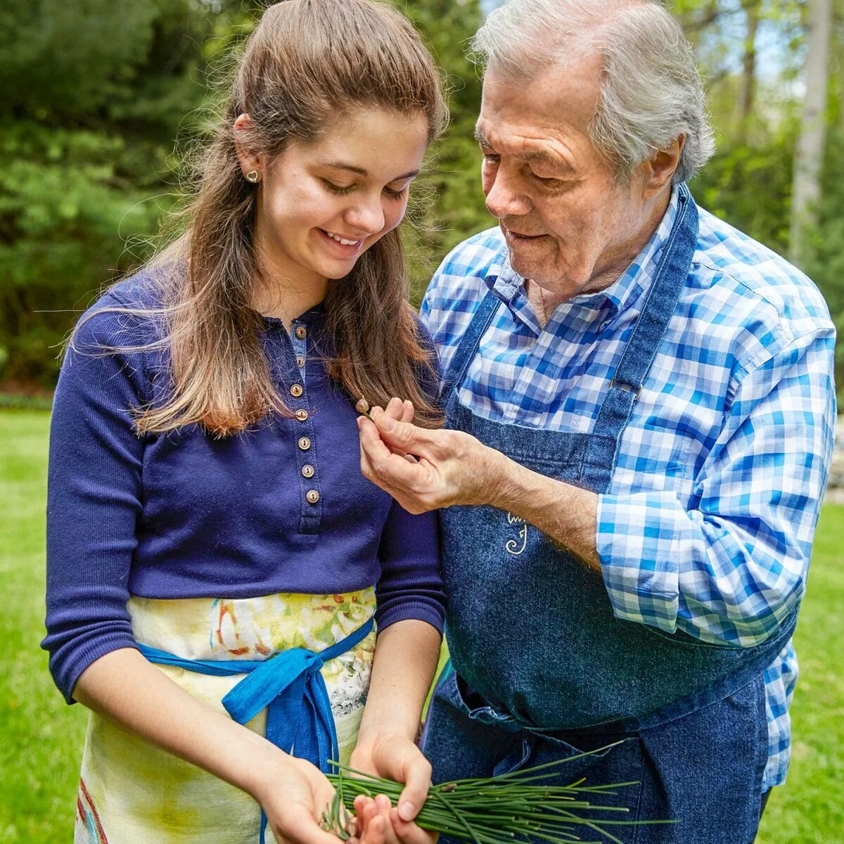 Grandpa and granddaughter. Дедушка Mireck. Granddaughter высо. Жак Пинса. Daughter older man