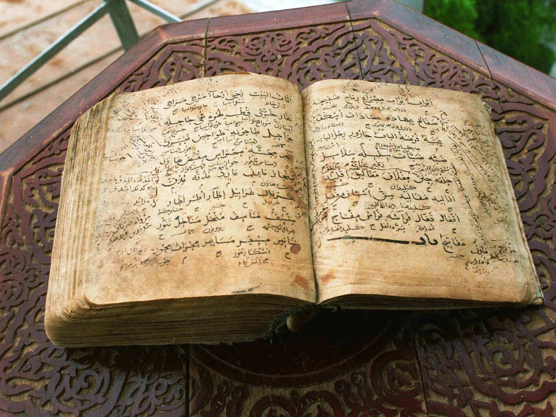 Иранские миниатюры в рукописях шах-наме. Презентация про сибирского писателя. Коран 7 век. Миниатюры радзивилловской летописи андрей боголюбский. Рашид ад-дин татаро-монголы.