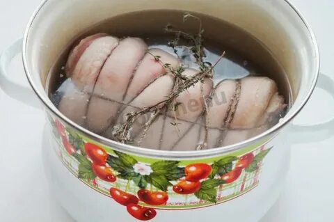 Рулет в кастрюле