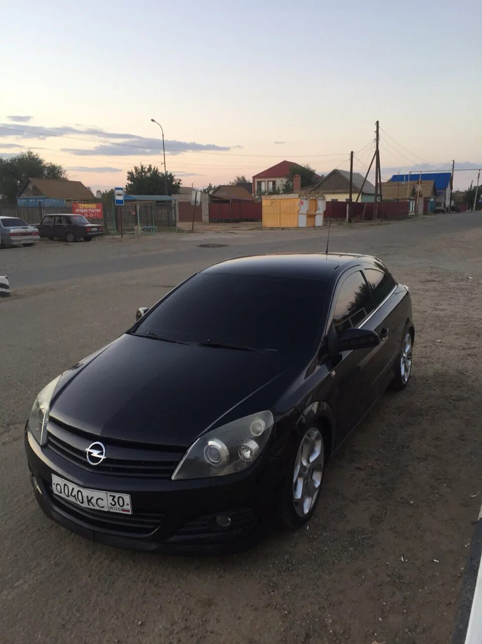 Opel astra gtc черный. Opel astra gtc тонированная. Opel astra тонированная. Opel astra j тонированная. Тонировка 70% astra j gtc.