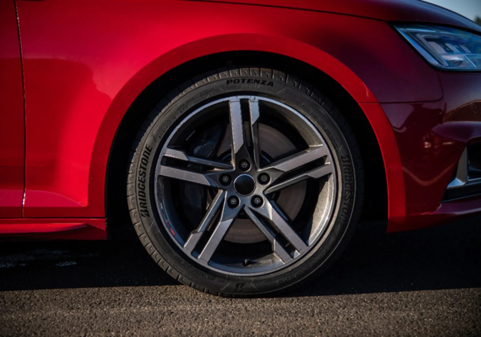 Bridgestone potenza sport r20. Bridgestone tyre. бриджстоун потенза спорт. bridgestone 235/45r18 98y xl potenza sport tl. bridgestone potenza sport фото.