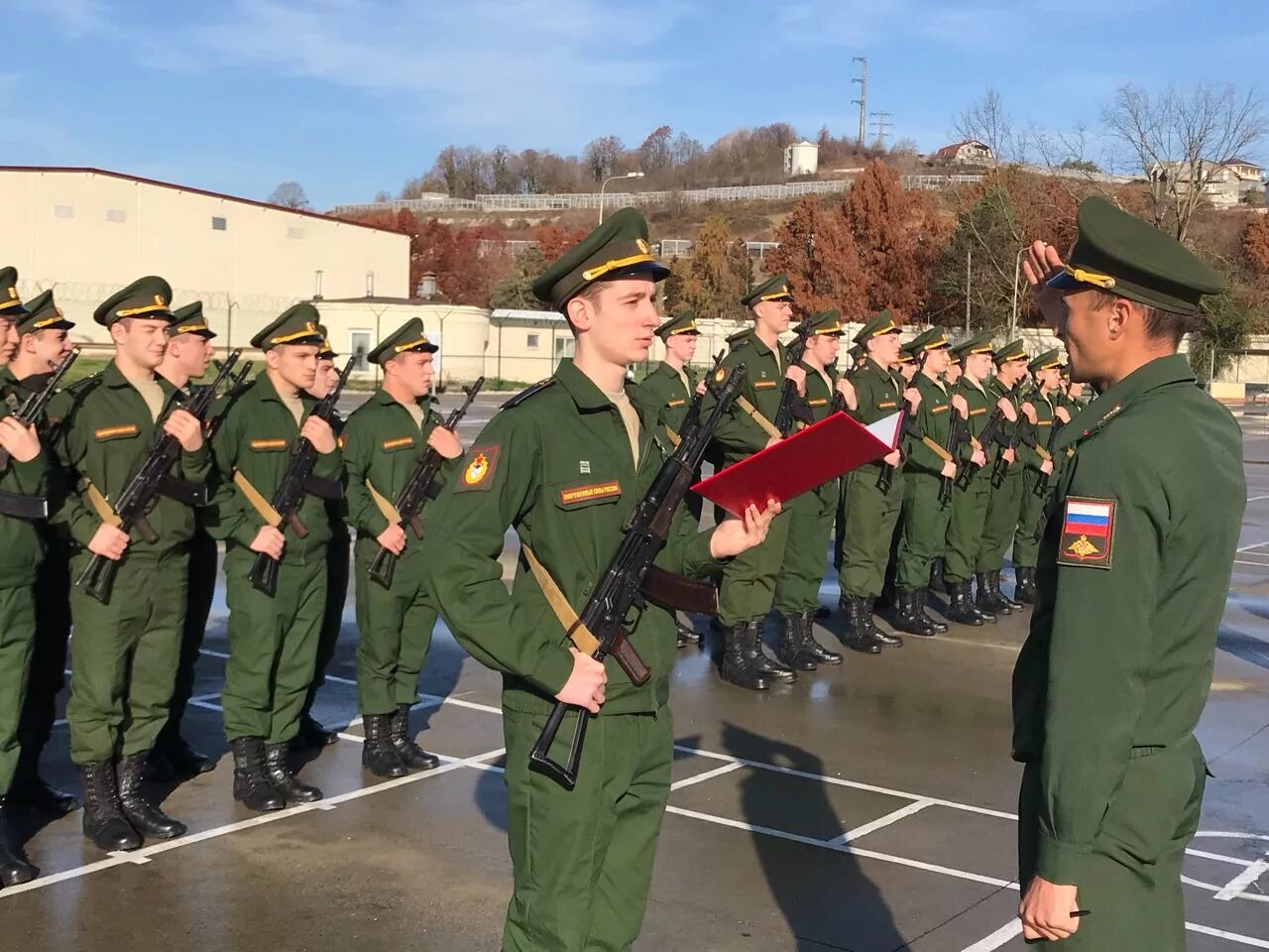 Фото воинской. Войсковая часть 11754 Адлер. Часть 11754 Сочи Военная. Построение на плацу. Солдаты на плацу.