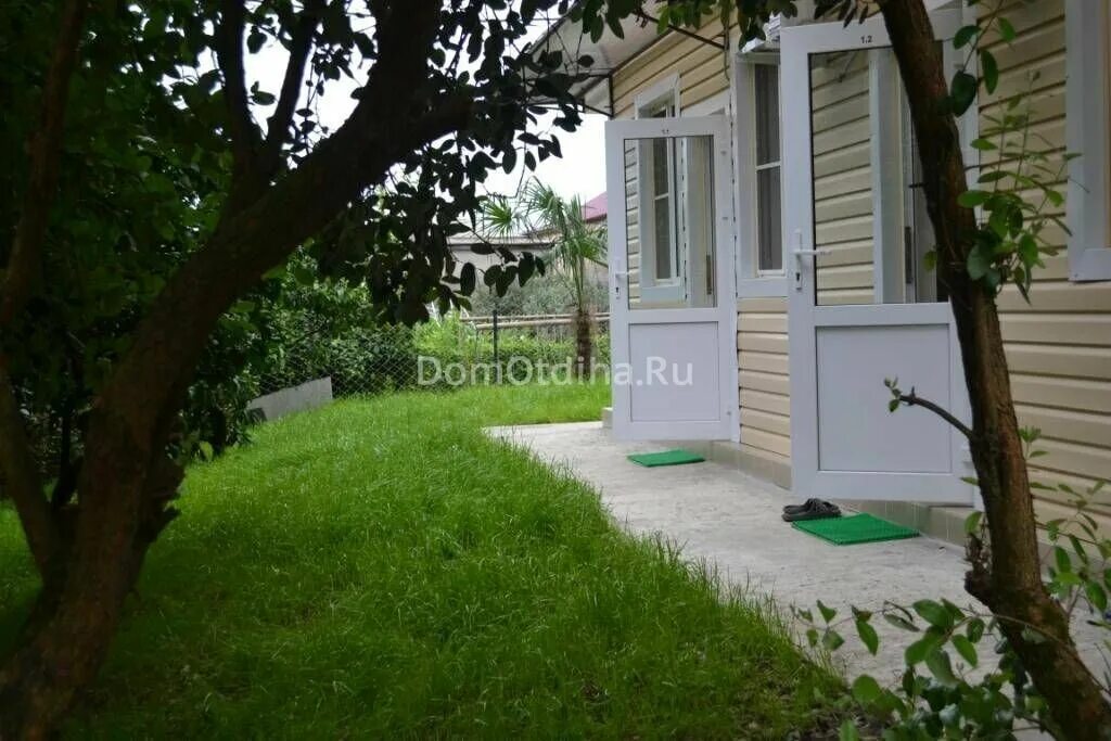 Абжуйское шоссе сухум. Солнце абхазии гостевой дом. Мачара сухум. Гудаута гостевой дом лермонтов. Абхазия частные домики.