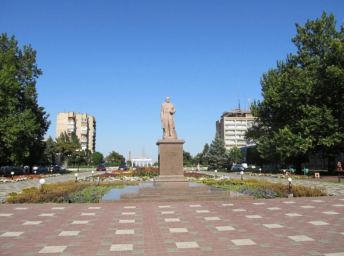 Мелитополь численность. Мелитополь площадь Победы. Памятник Шевченко в Мелитополе. Пам'ятник Тарасу Шевченко Мелитополь. Памятник Тарасу Шевченко (Мелитополь).