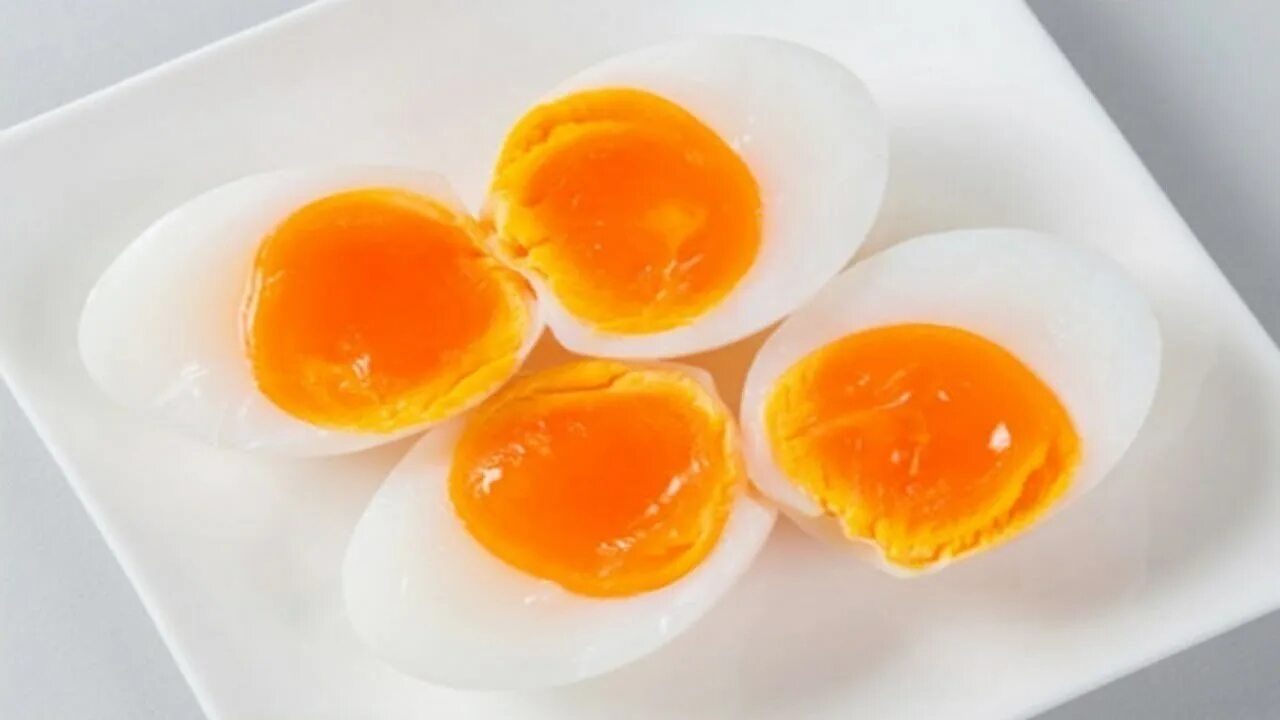 Желток яйца. Желток вареного яйца. Яичный желток вареный. Оранжевый желток.