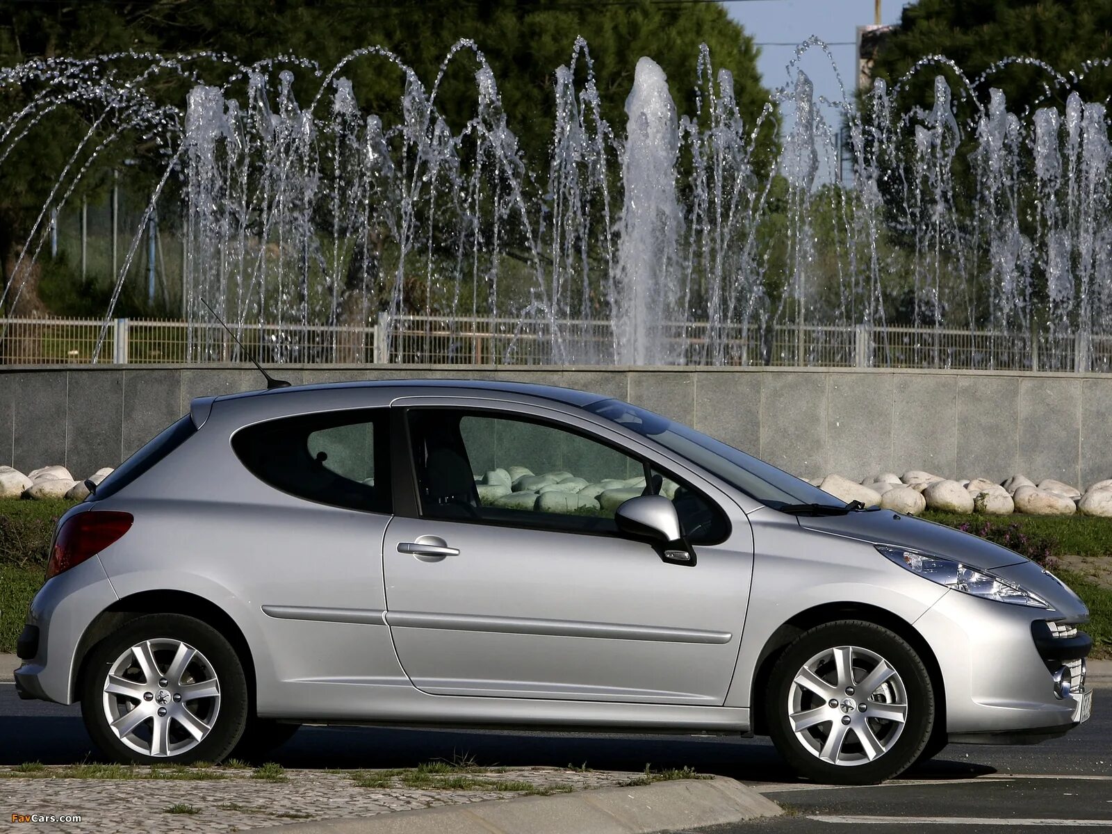 Пежо какая страна. Пежо какая страна. Peugeot 207 sw. Peugeot 207 2006. Пежо 207 2006.