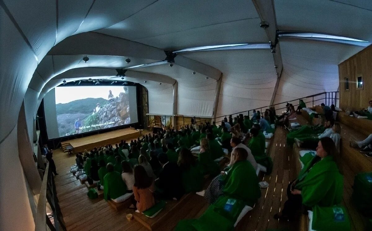 Работают ли кинотеатры в москве. Летний кинотеатр –лекторий Okko на ВДНХ 2023. Летний кинотеатр ОККО на ВДНХ. Летний кинотеатр лекторий ВДНХ. Летний кинотеатр ВДНХ 2022.