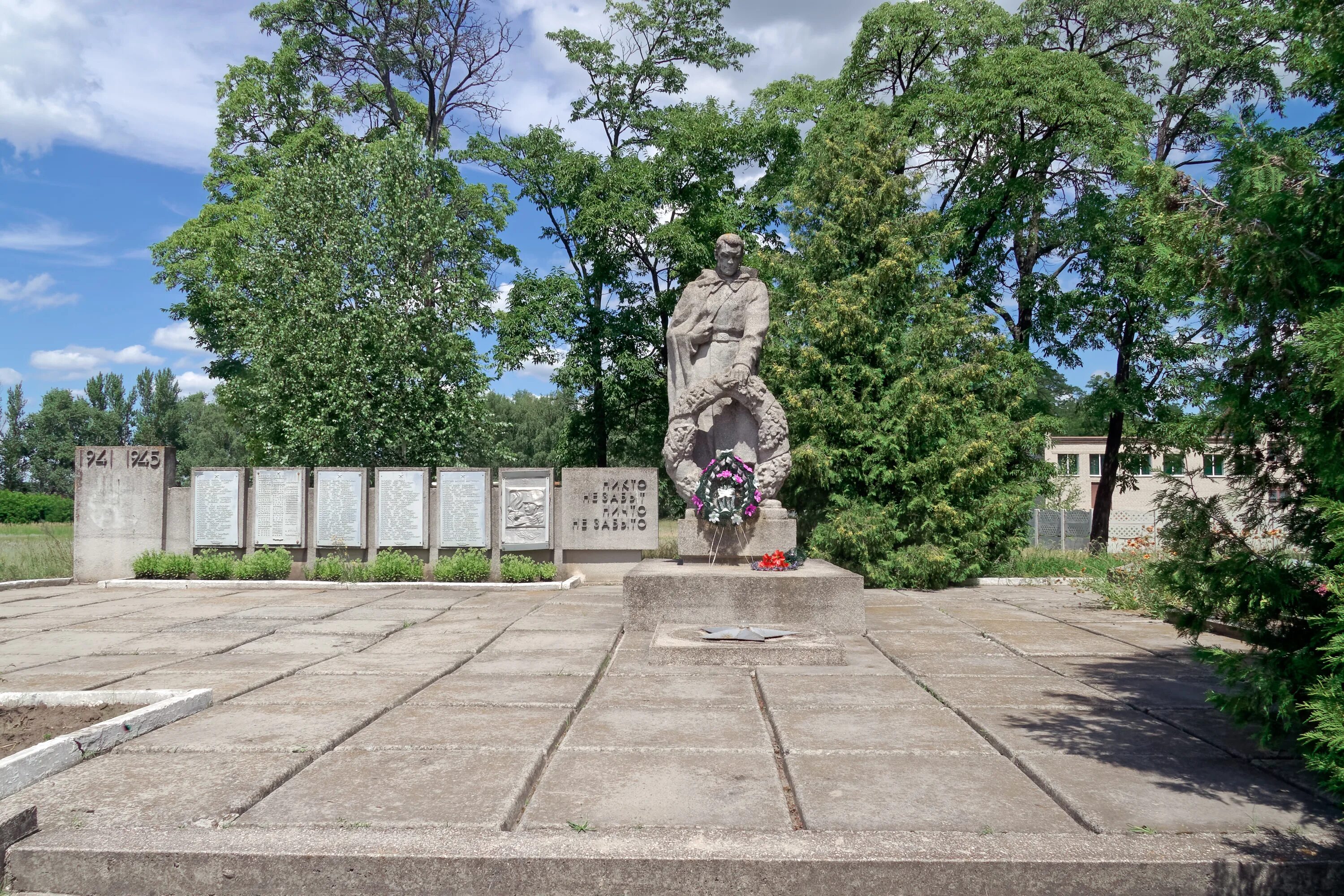 Потихоново харьковская область. Поселок Южный Харьковская область. Село Редкодуб Харьковская область. Поселок Золочев Харьковской. Гусаровка Харьковская область.