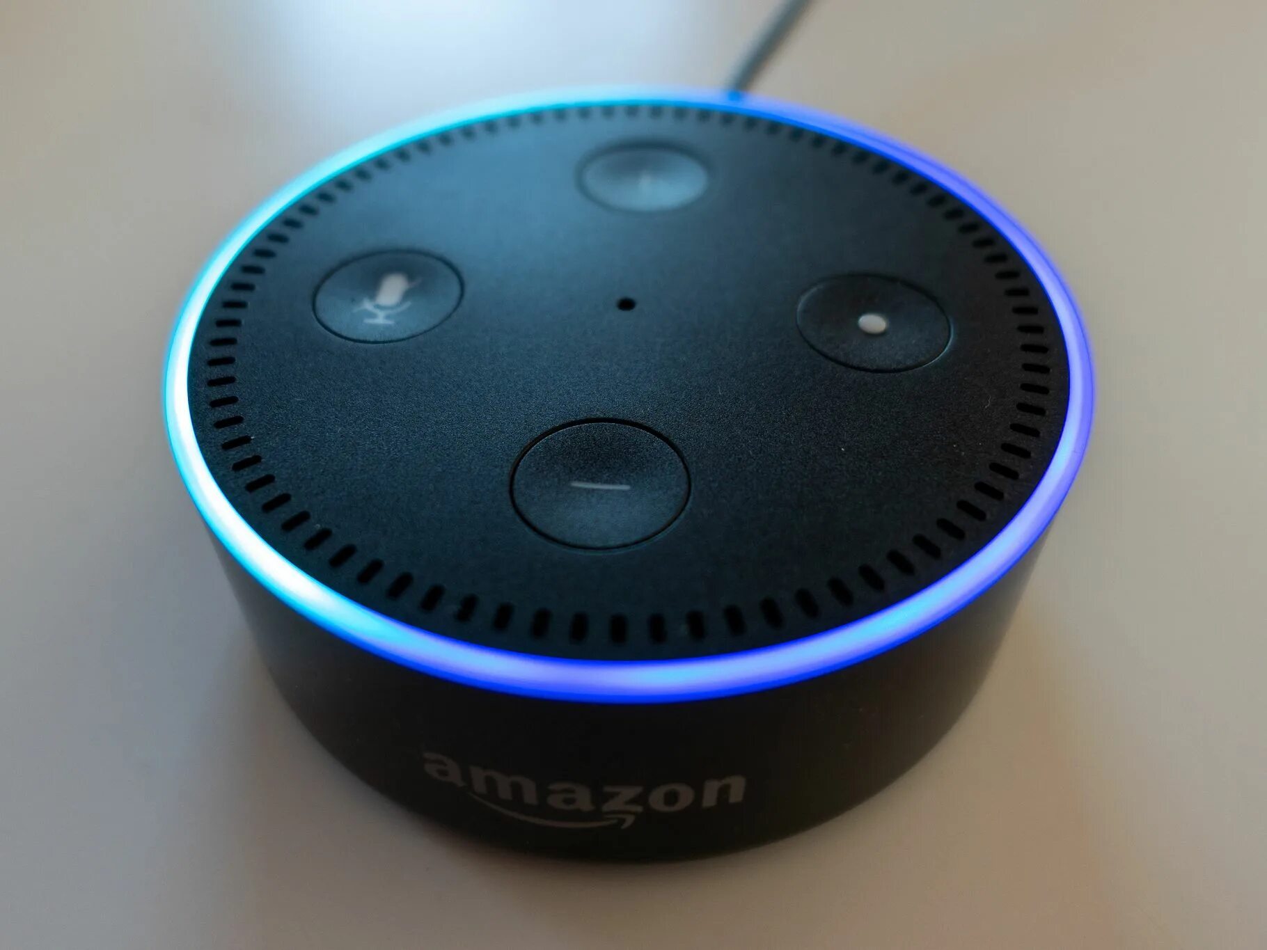 Почему колонка алиса красная. Amazon echo 2025. колонка алиса зеленая. amazon echo 4nd generation black. колонка алиса мигает красным.