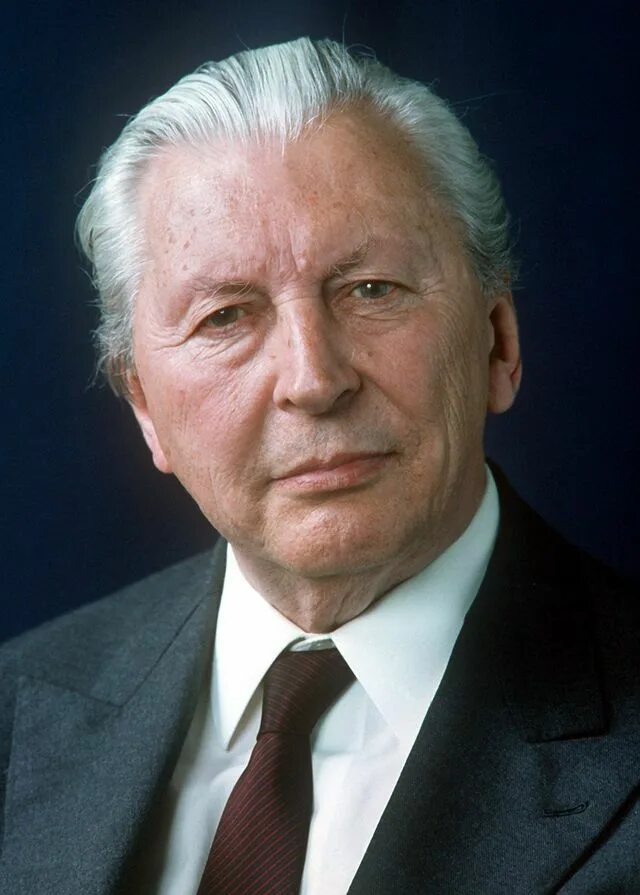 Курта георга кизингера. Курт георг кизингер (1904—1988). Курт георг кизингер (1904—1988). Кизингер канцлер. Курт георг кизингер.