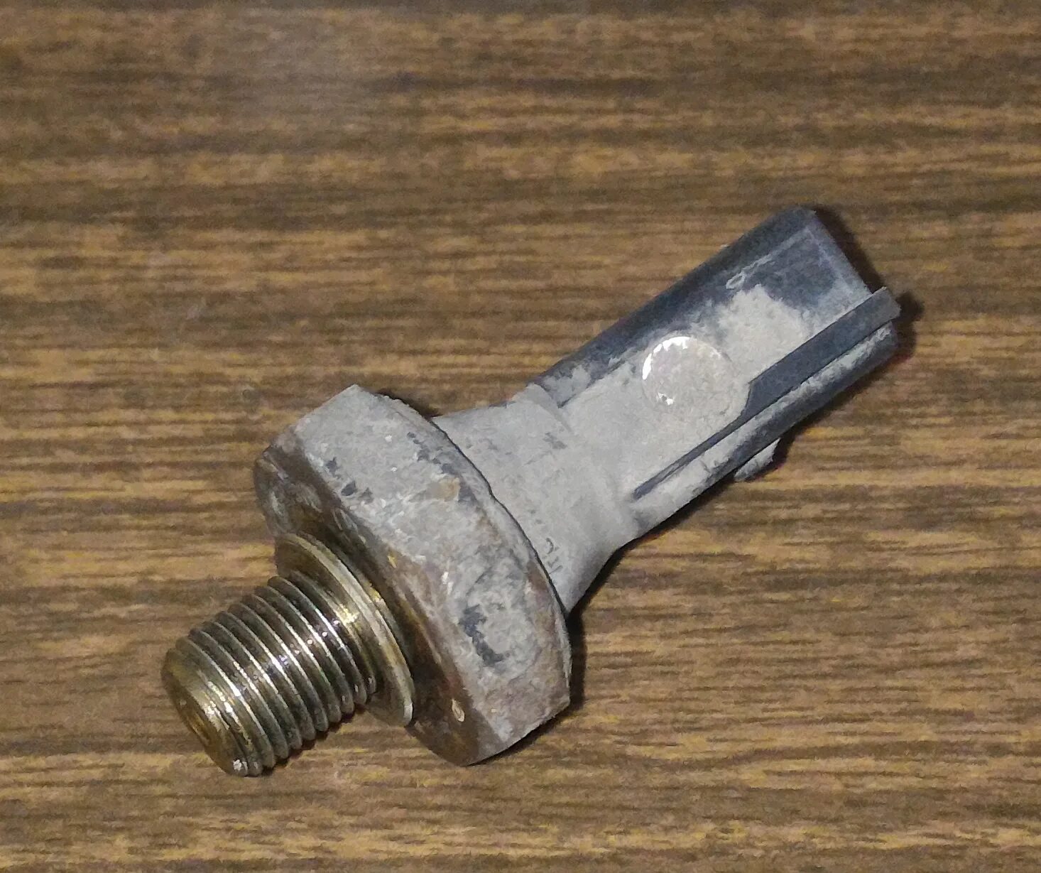 Датчик давления масла хонда фит 1. Датчик давления масла тойота 4а. Датчик давления масла к6а. Спецключ для регулятора давления. Датчик давления масла хонда срв 2 резьба.