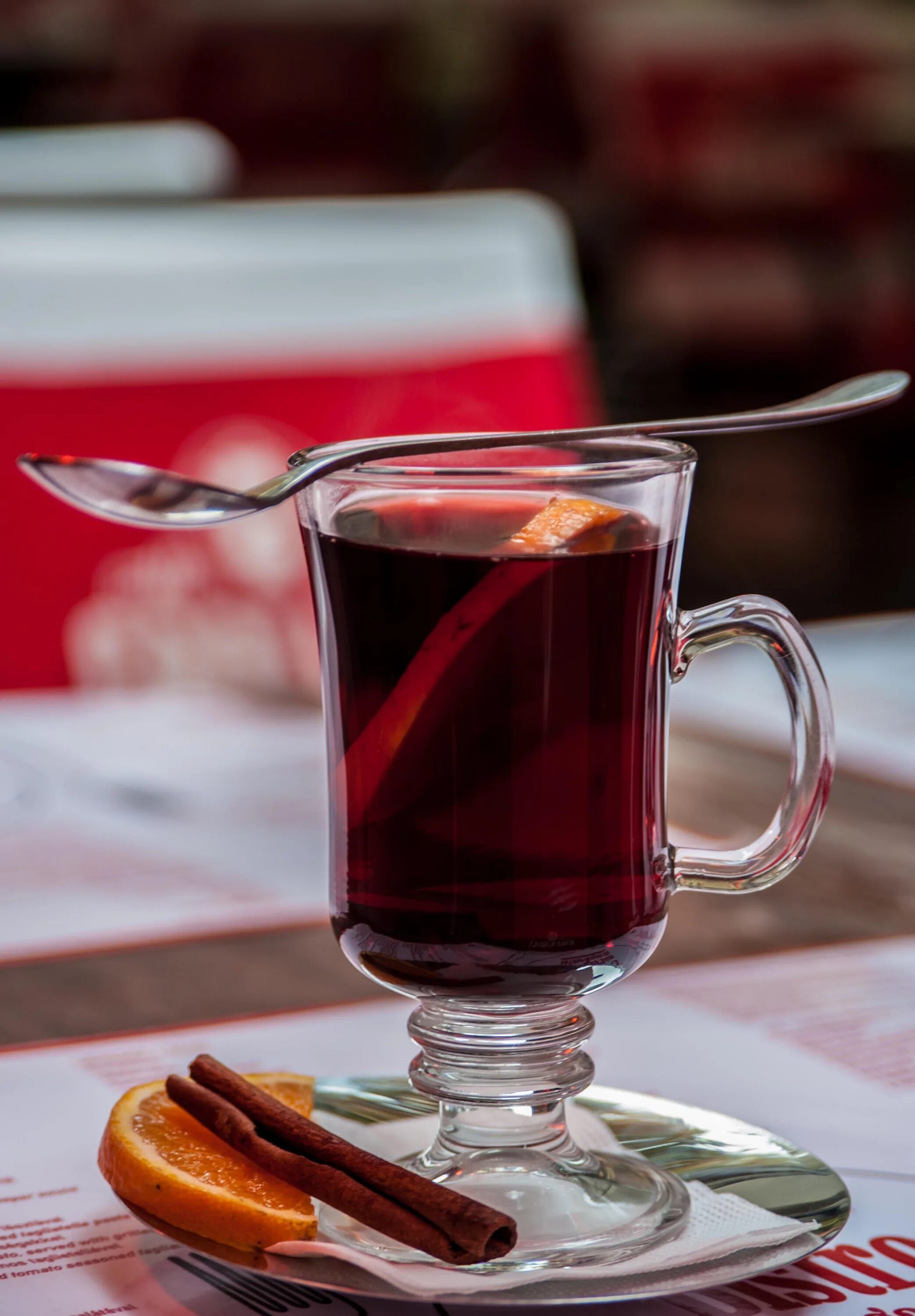 С чем пьют глинтвейн. Глинтвейн заварной. глинтвейн mulled wine. грог и пунш. горячий алкогольный напиток глинтвейн.