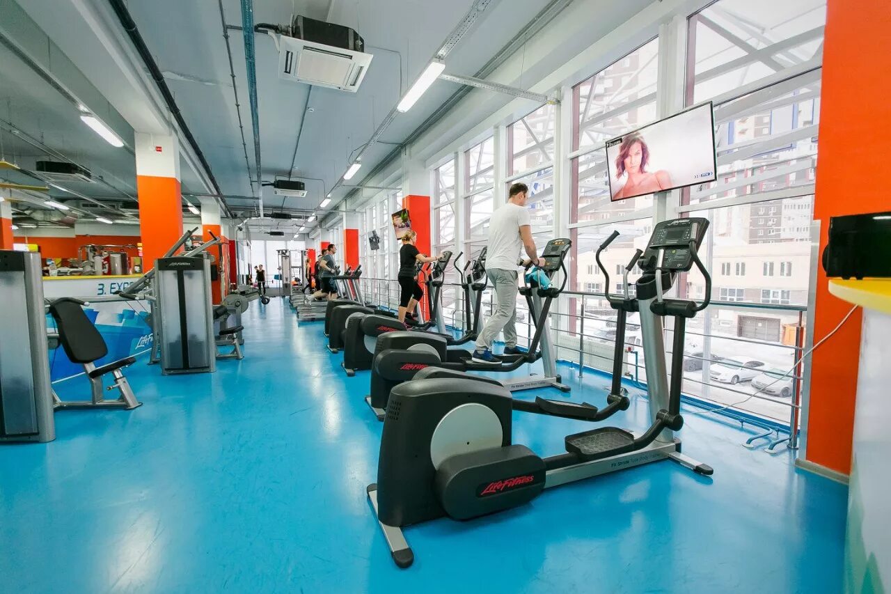 Тренажерный зал атлетик джим тюмень. Тренажерный зал атлетик джим тюмень. Атлетик джим тюмень алебашевская. Тренажерный зал тюмень колумб. Тренера атлетик джим тюмень.