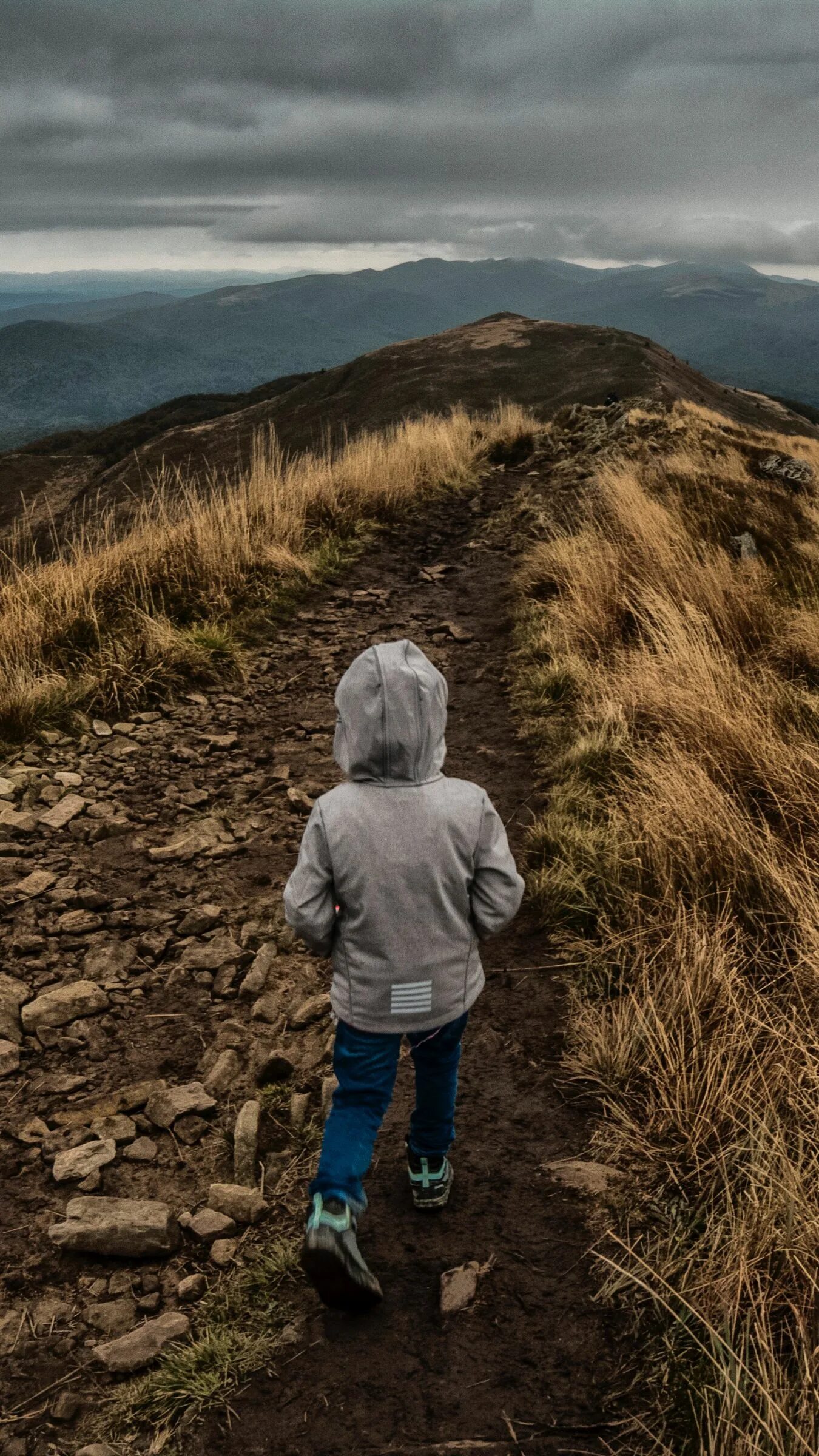 Mountain child. Горы для детей. Мальчик в горах. Детям о горе. Природа горы для детей.