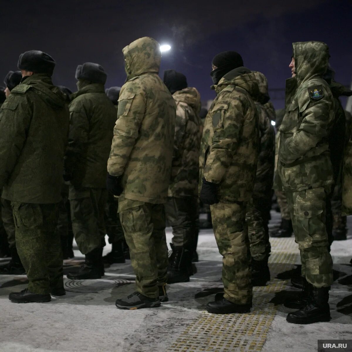 Выслать всех таджиков. Военная мобилизация. Военные картинки. Контрактники и мобилизация. Омские военнослужащие сво.