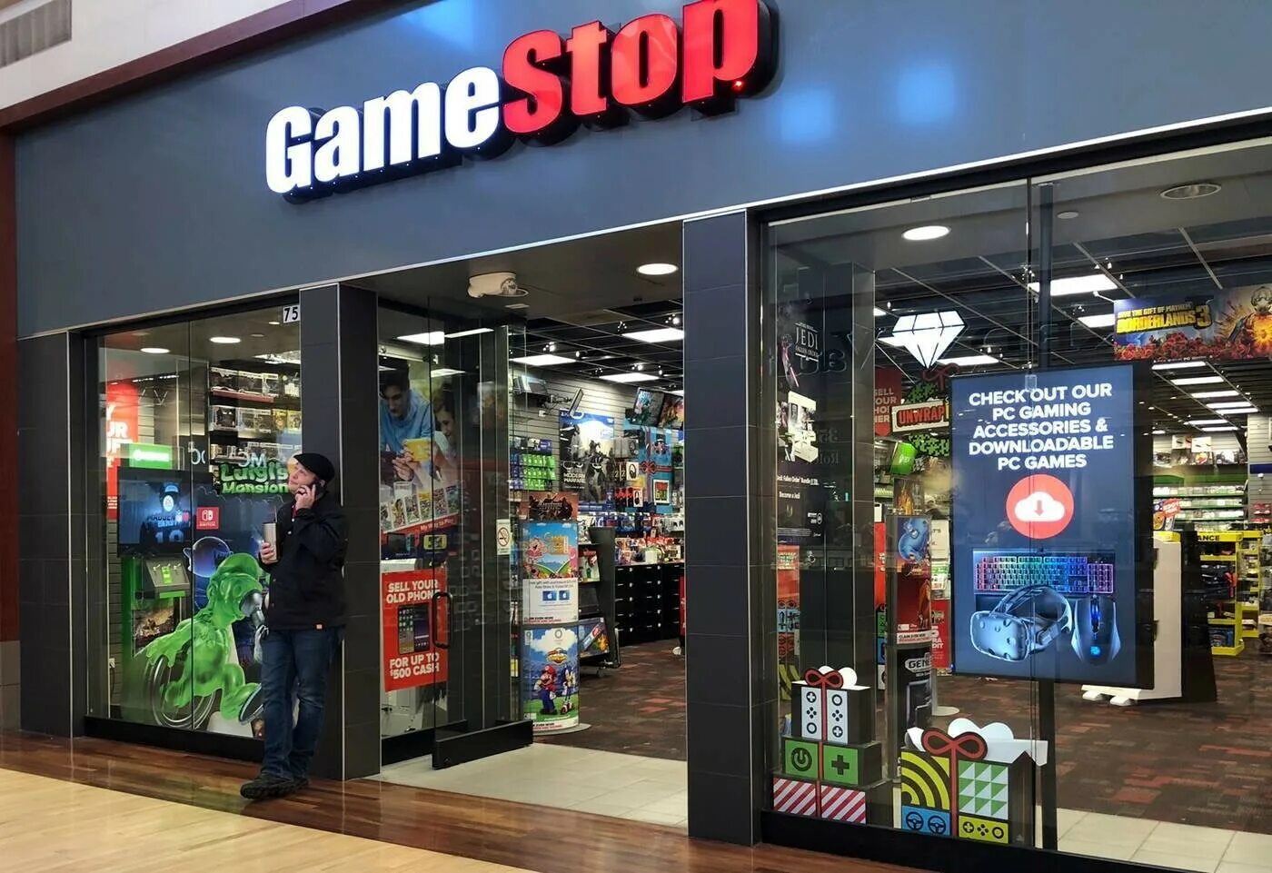 Game stop 2. Gamestop. gamestop в россии. gamestop магазин в америке. магазин компьютерных игр.