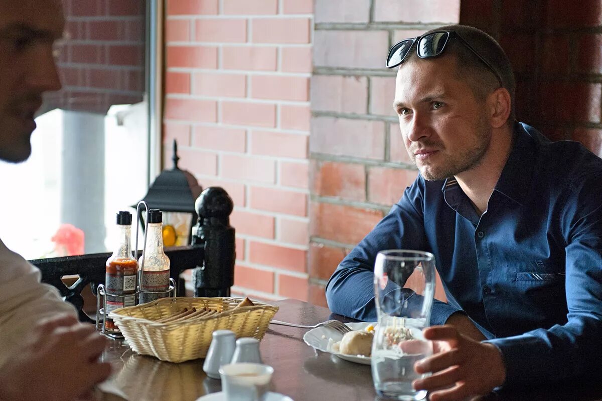 Проекта 3 дата выхода. Актёры сериала молодёжка 3 сезон. Проект анна николаевна постер. Эйса баттерфилд. Молодежка антипов и пономарев.