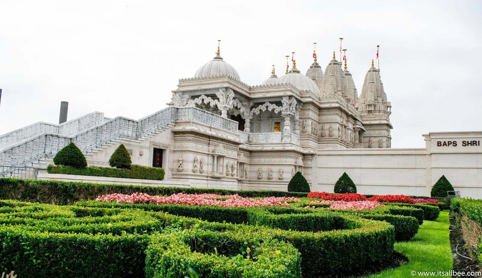 Temple has been. Храм Шри Сваминараян в Лондоне. . Шри Сваминараян Мандир в Лондоне. Neasden. Neasden Temple in Brent.