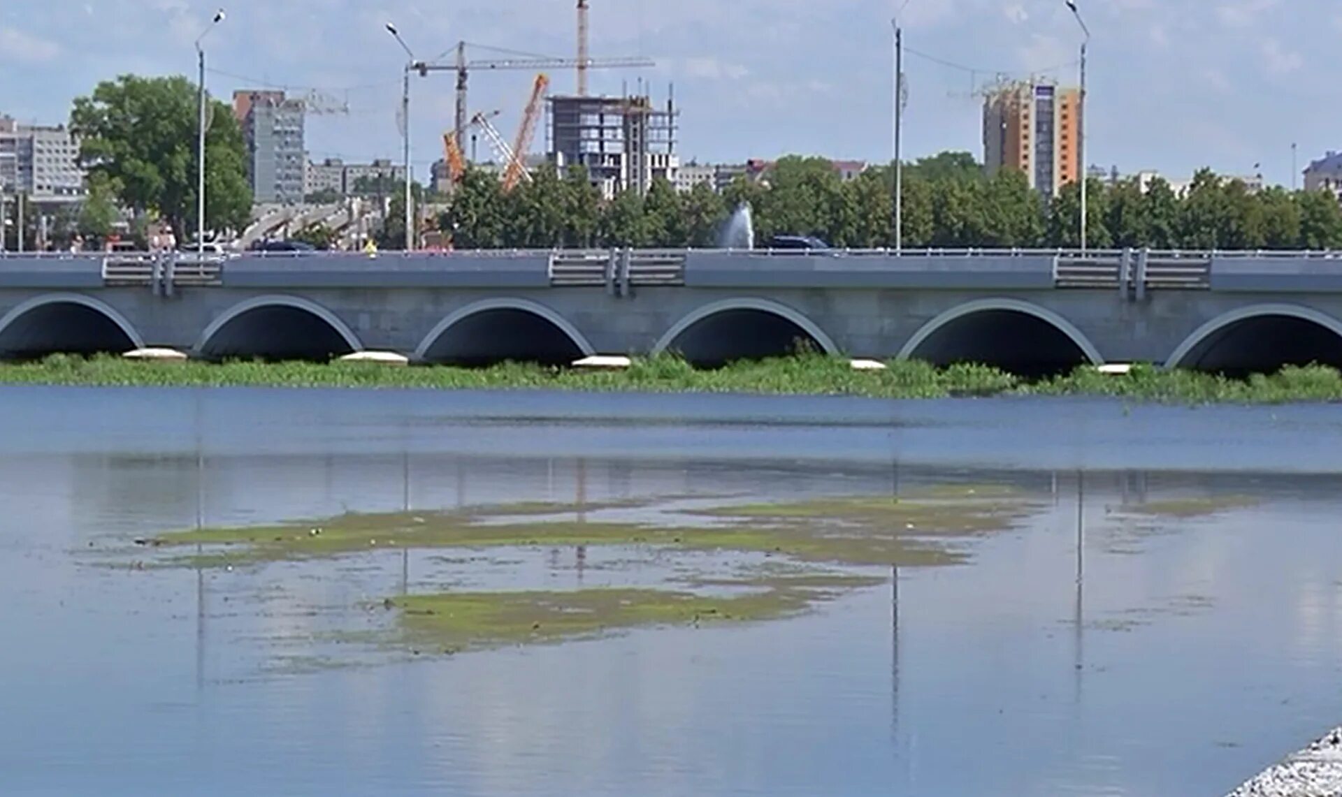 Миасс 2000 год. Река Миасс в Челябинске. Пруд Коммунар река Миасс Челябинск. Плотина река Миасс. Река Миасс Челябинск 80е.
