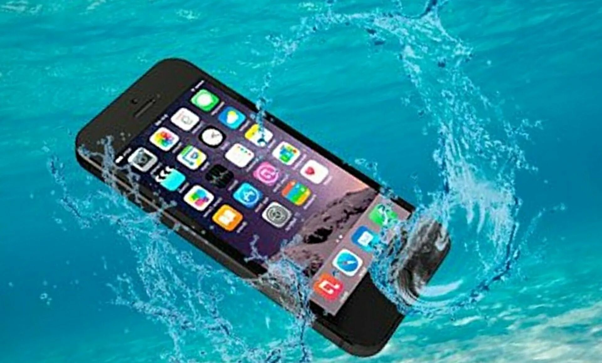 Смартфон в воде. Iphone в воде. Утопленный айфон. Iphone утонул.