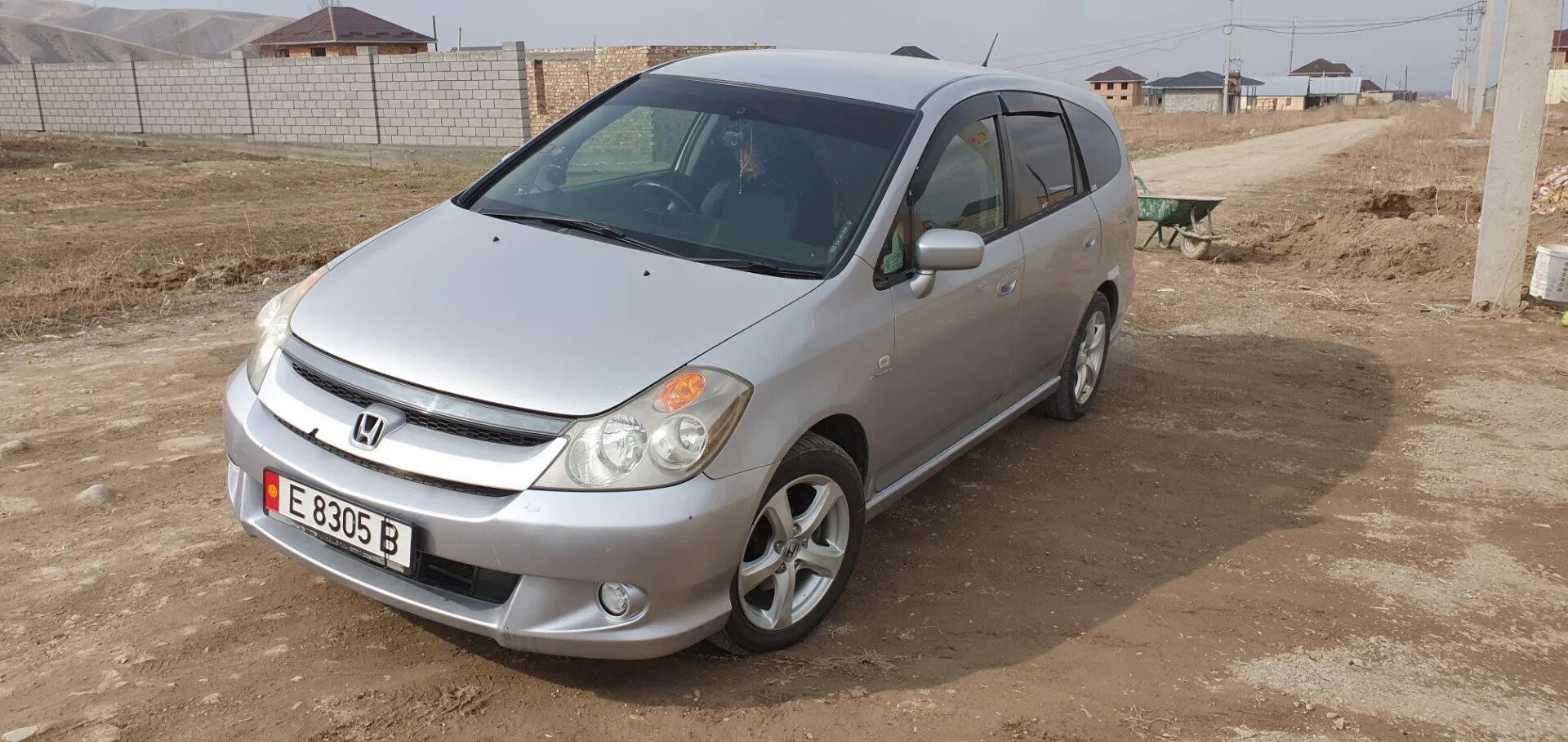 Хонда стрим 2001 1.7. Honda Stream 2004 год. Хонда стрим 2003 левый руль. Хонда стрим rn1.