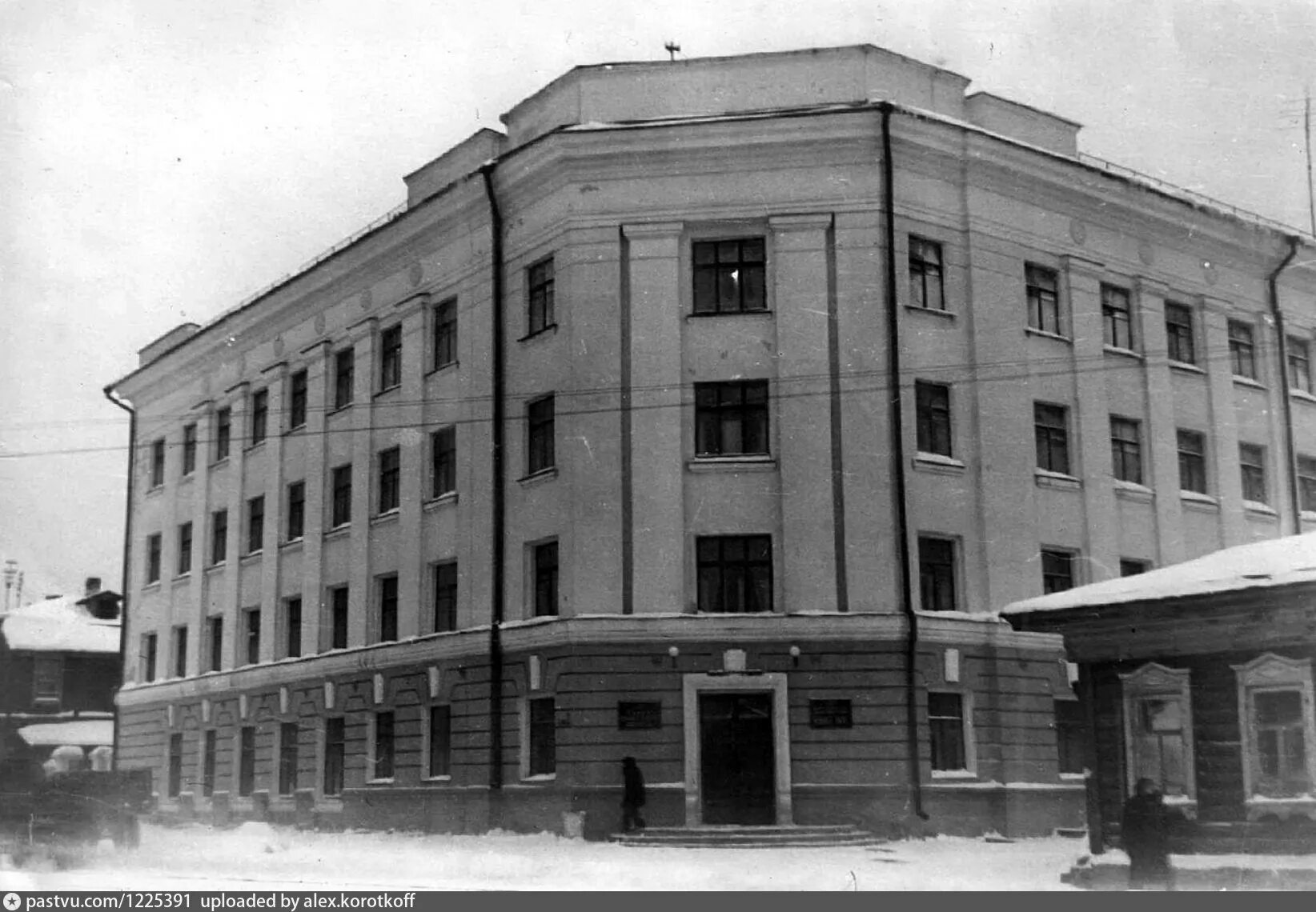 Создание совнархозов 1957. Здание совнархоза 1957 Йошкар Ола. Здание совнархоза Екатеринбург. Совнархоз Вологда. Совнархоз Новосибирск.