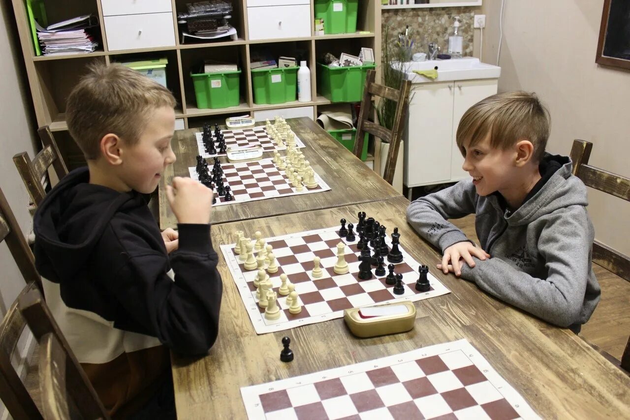 Шахматы для детей. Занятие в секции «шахматы». Шахматы для детей 7 6 лет. Шахматы для детей. Шахматы для детей.
