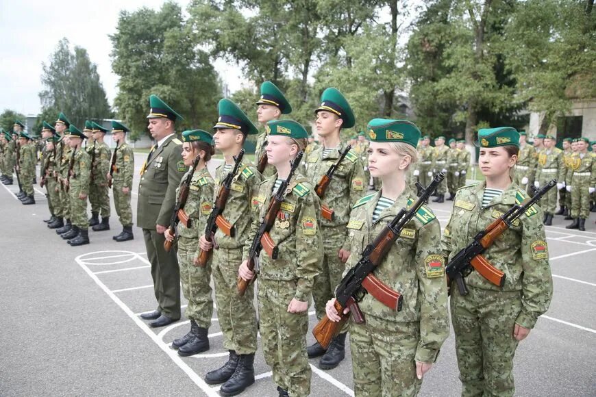 Ромб институт пограничной службы беларусь. Офицер пограничник. Пограничный институт минск. Погранвойска 105 лет. Пограничный институт минск.