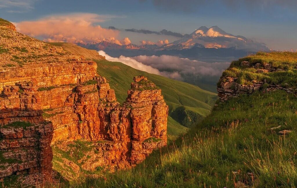 Горы за кисловодском. Кисловодск горы. Плато бермамыт экскурсия. Горы за кисловодском. Вид на бештау с кисловодска.