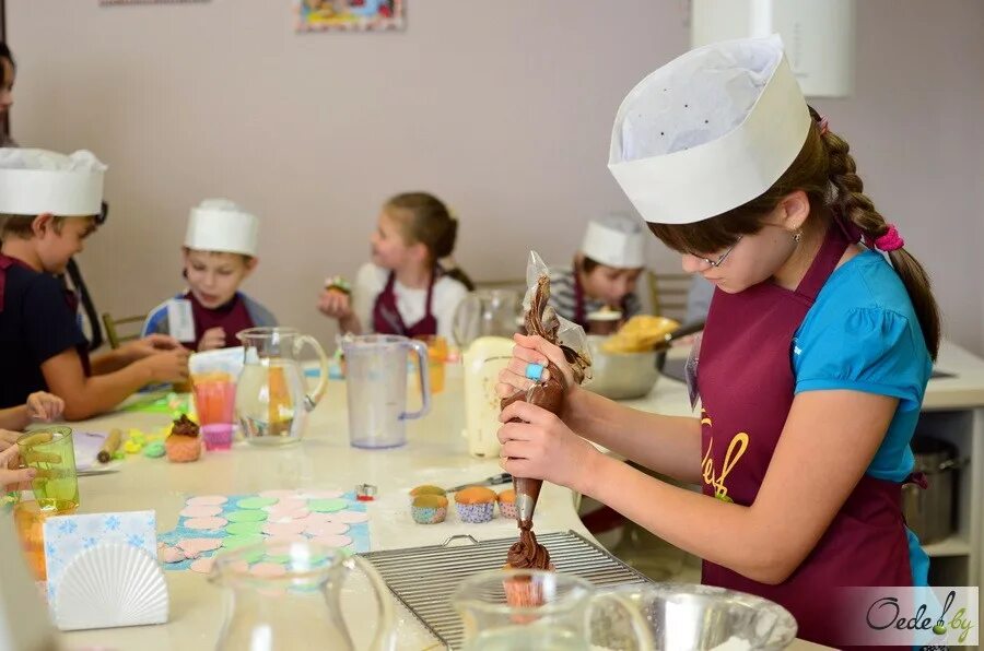 Маленький кондитер. Готовим с детьми мк кекс. Малыш кондитер. Маленький кондитер. Проведение мастер классов для детей.