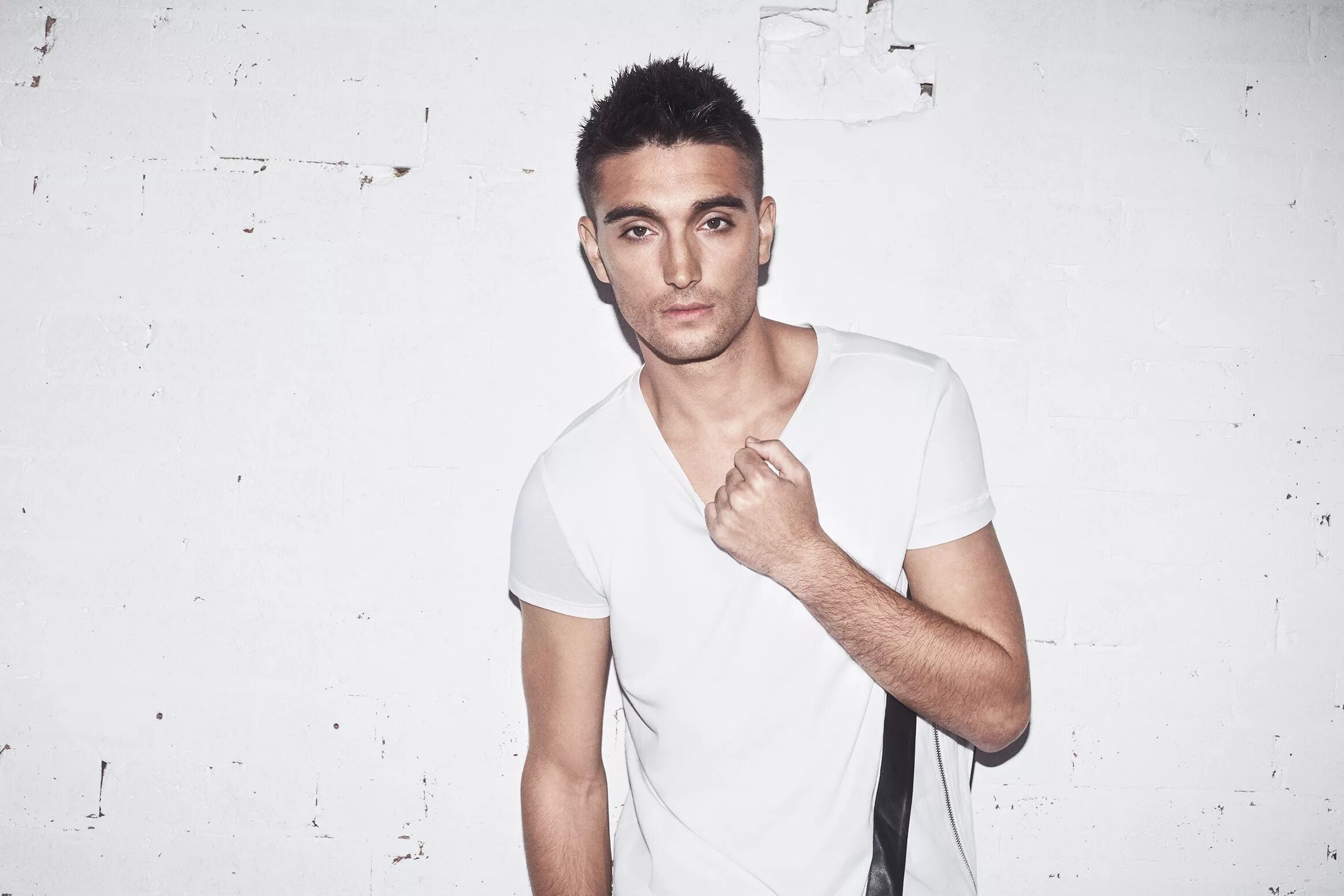 Tom parker singer. The wanted tom parker. Tom parker singer. Том паркер. Thomas anthony «tom» parker.