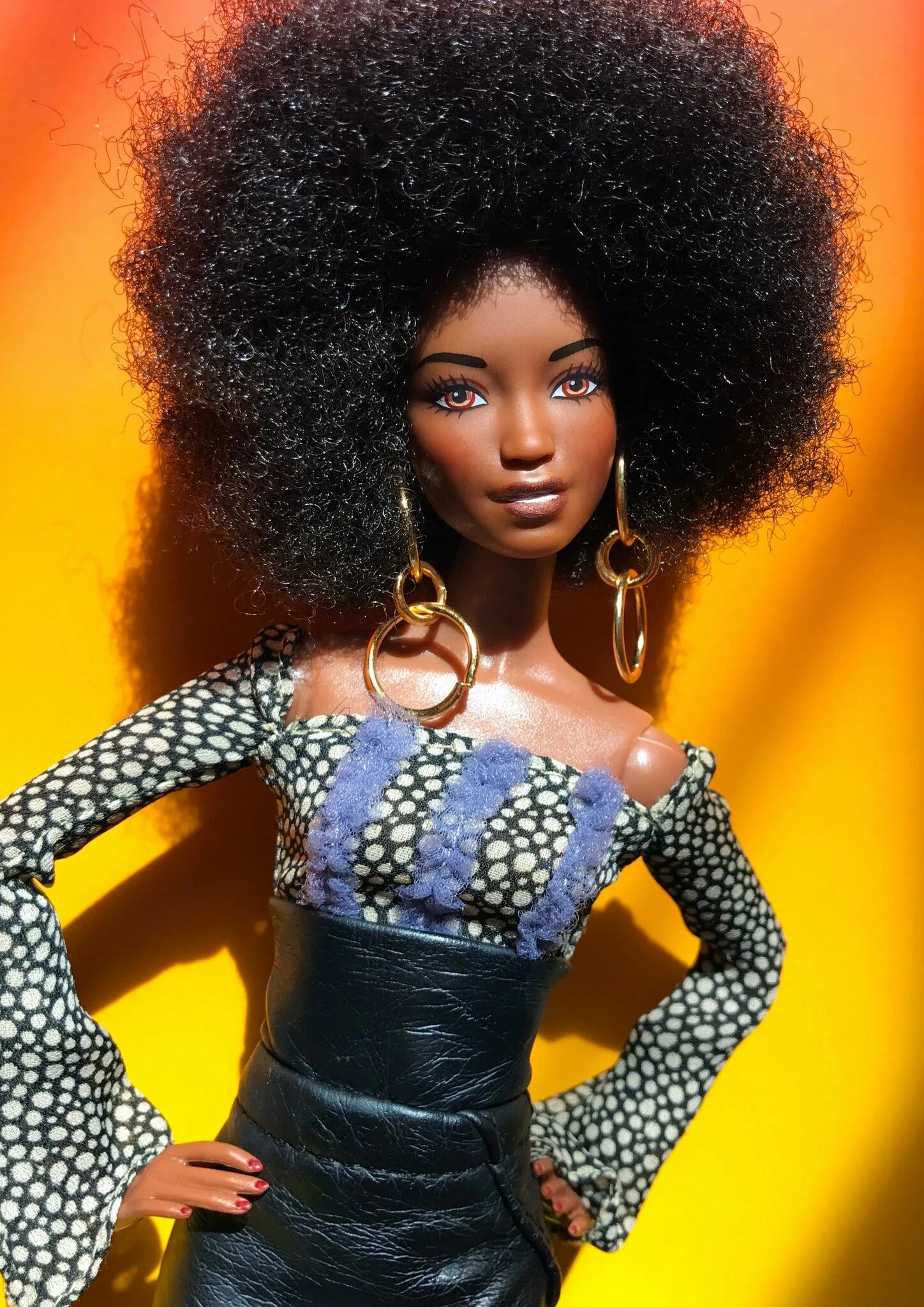 Темнокожая кукла. Кукла Барби фашионистас афро. Темнокожая Барби фашионистас. Барби фашионистас негритянка. Кен афро фашионистас.