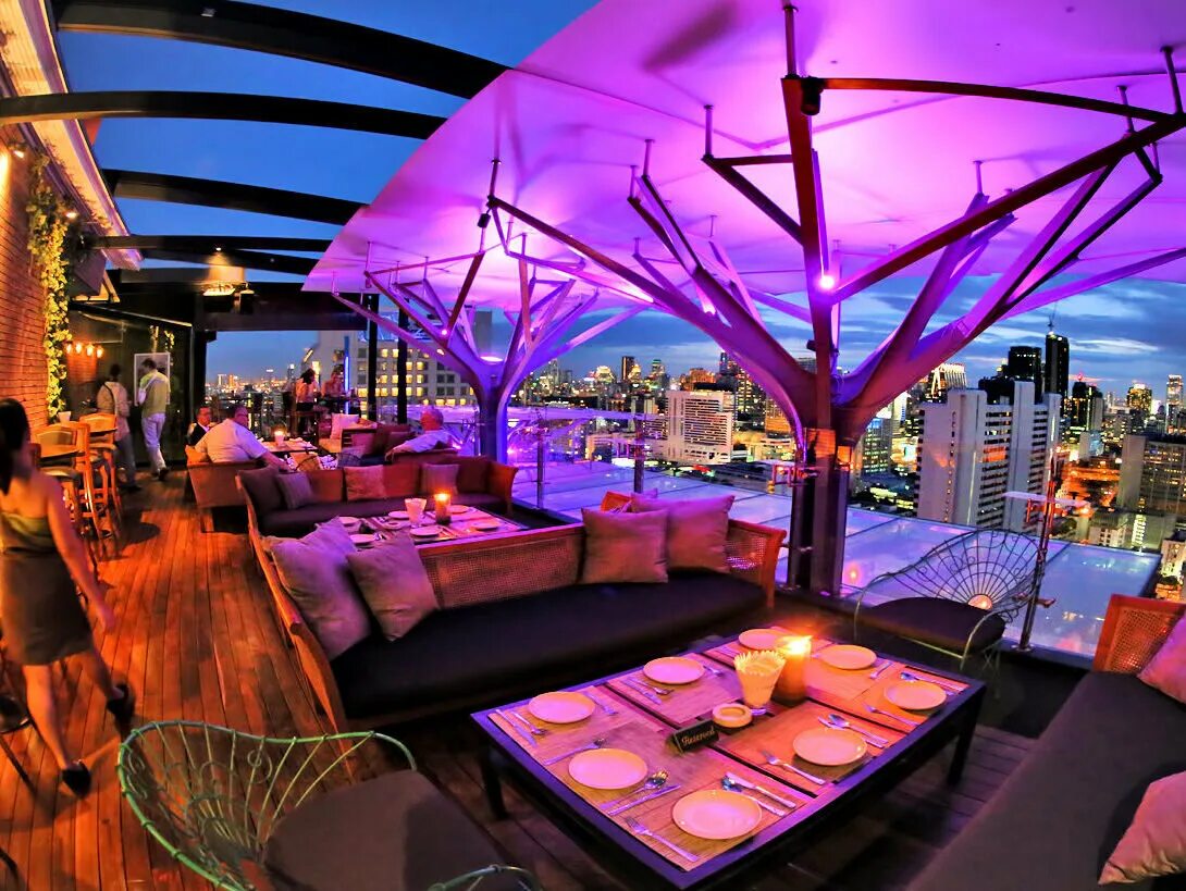 Кафе в бангкоке. Лаунж-бар Sky Bar Куала Лумпур. Above Eleven Rooftop Bar. Чилаут бар. Чилаут зона в ресторане.