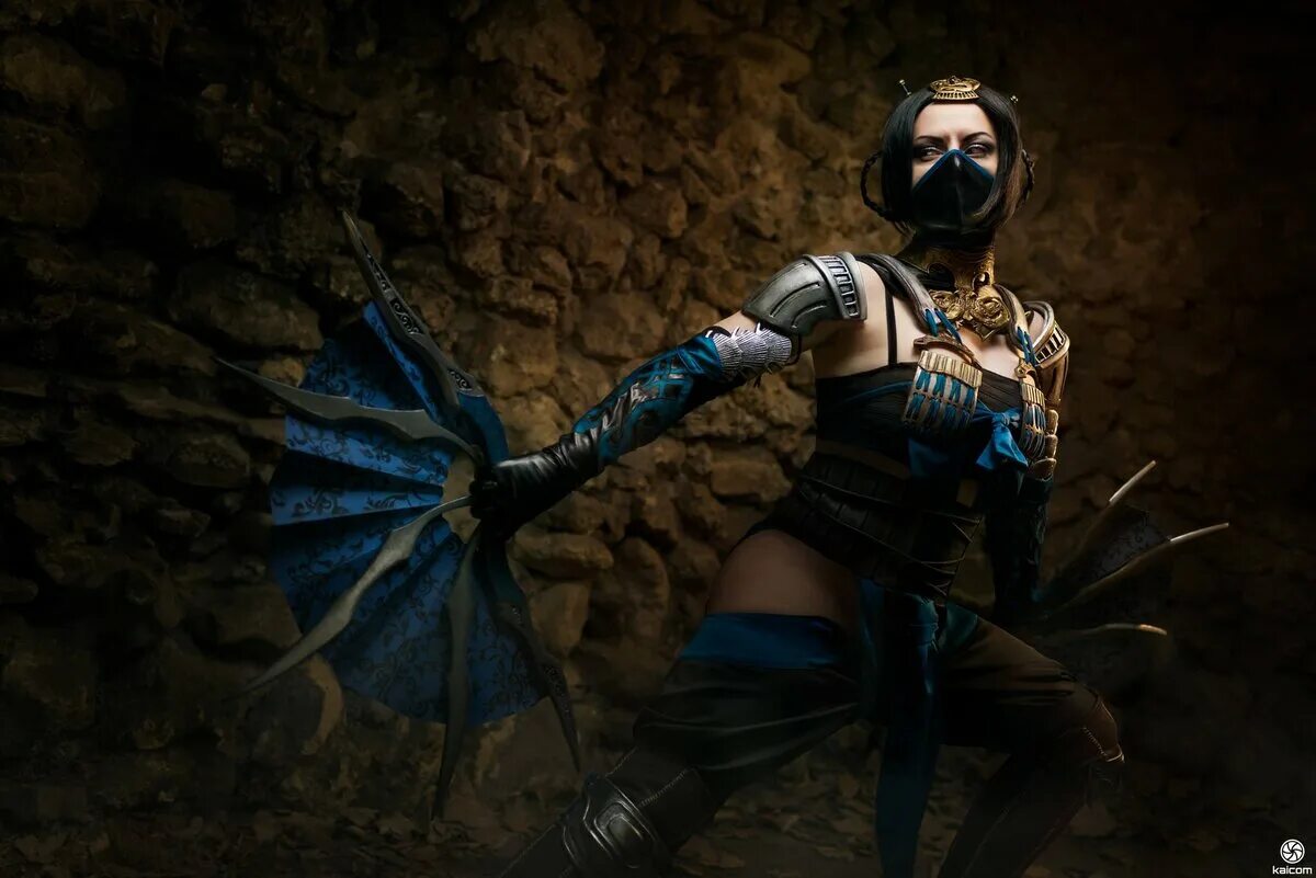 Cosplay mortal kombat китана. Косплей китаны. Шикитана мортал комбат. Китана мортал комбат приемы. Косплей китаны.