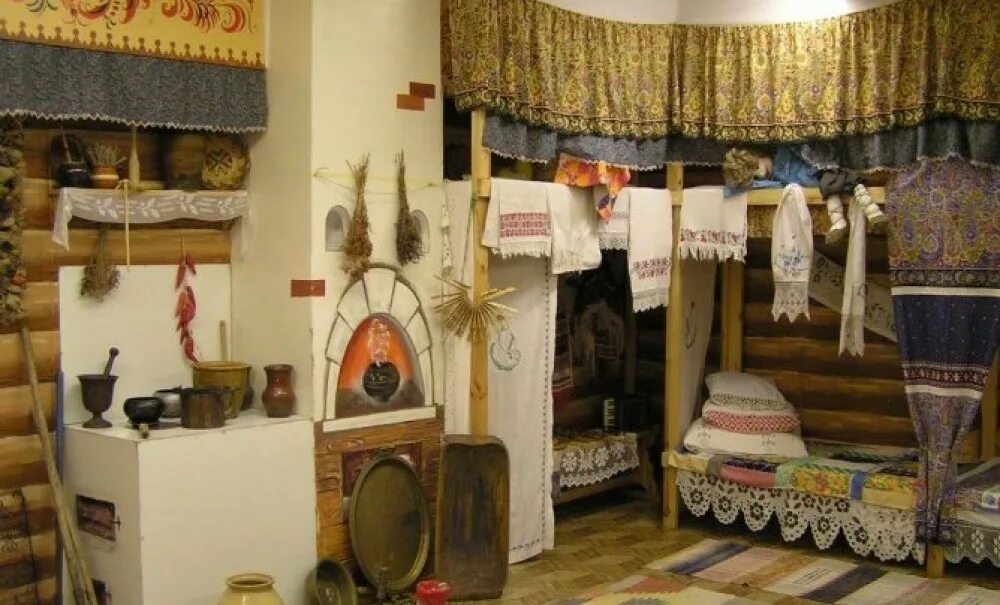 Быт групп. Мини-музей в русском народном стиле &quot;русская изба&quot;. музей русская изба. традиционный быт в русском доме. внутренний вид жилища русского народа.